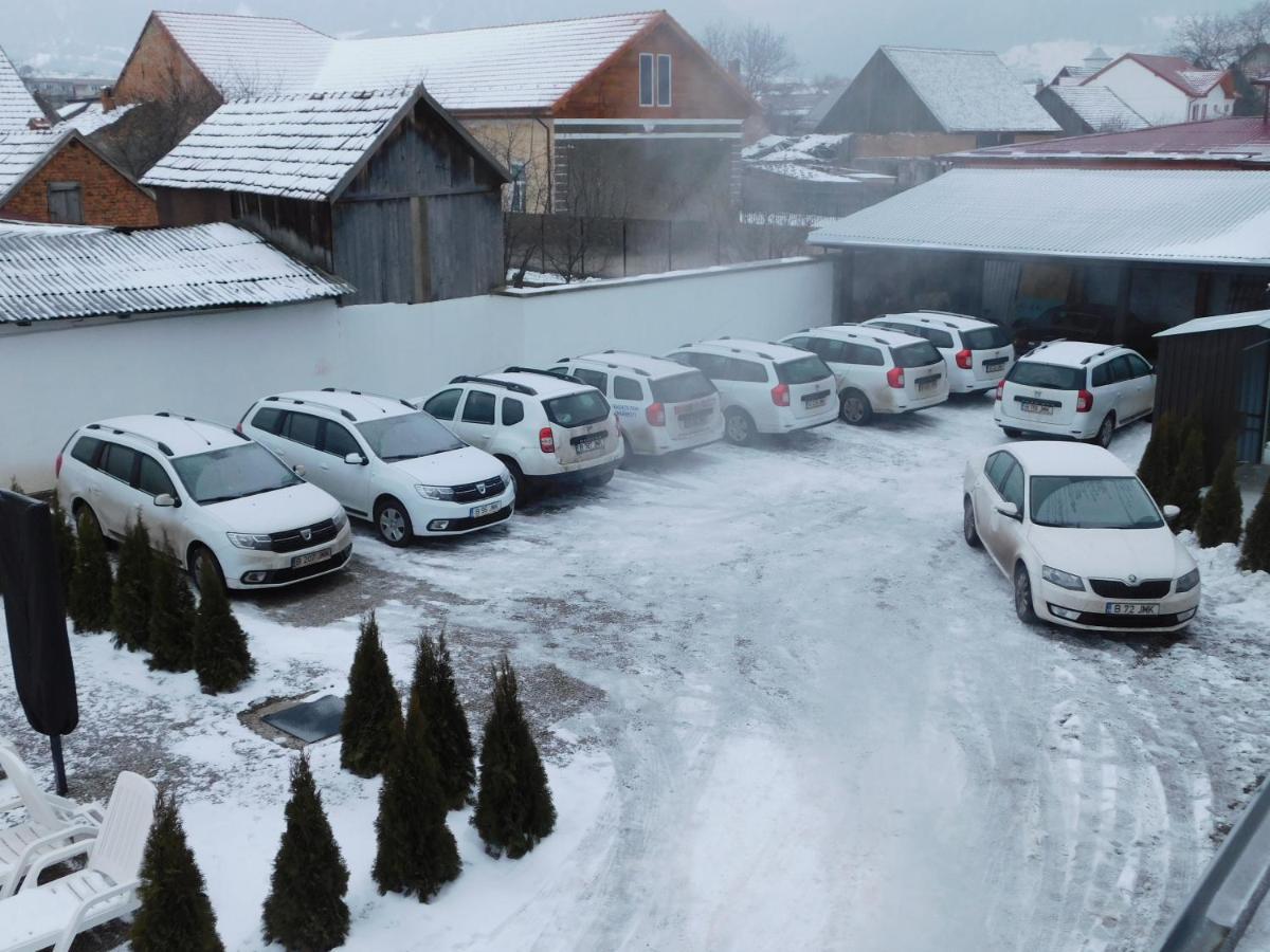 Mountain Vista Suites Zărneşti Екстериор снимка