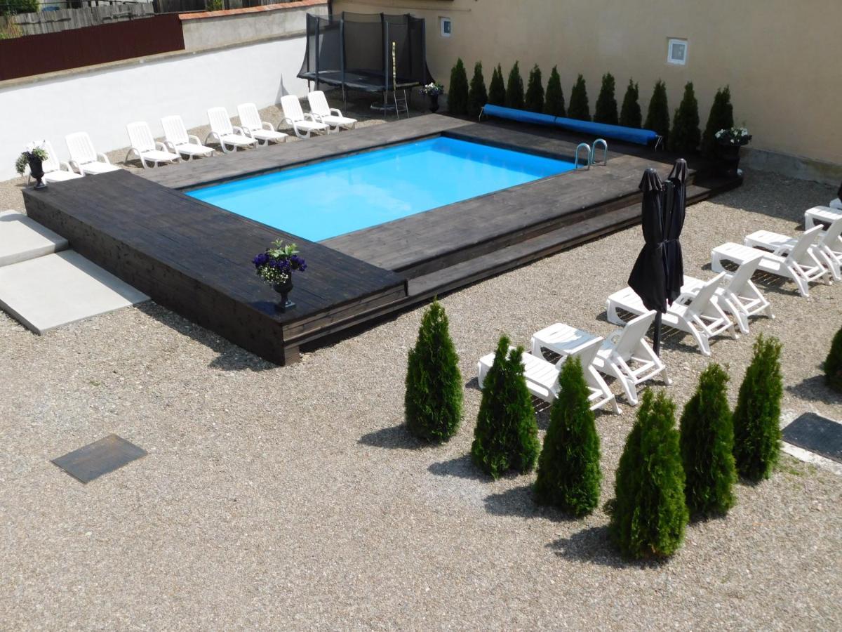 Mountain Vista Suites Zărneşti Екстериор снимка