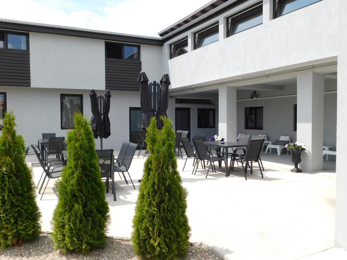 Mountain Vista Suites Zărneşti Екстериор снимка
