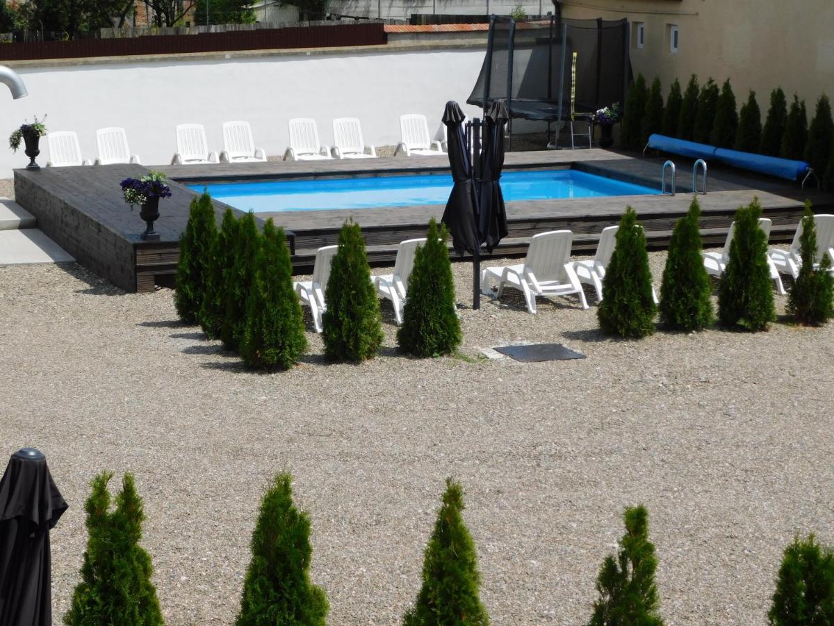 Mountain Vista Suites Zărneşti Екстериор снимка