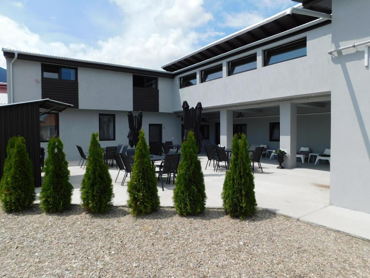 Mountain Vista Suites Zărneşti Екстериор снимка